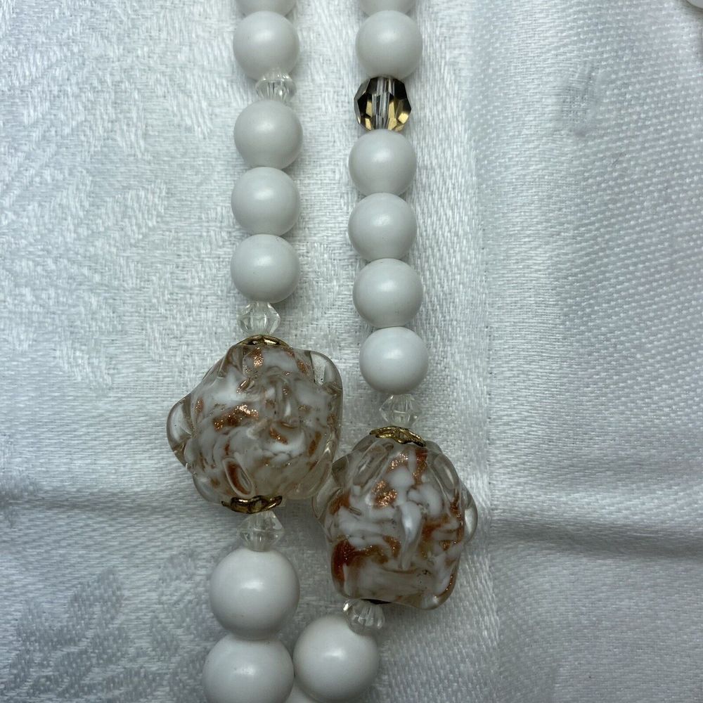 Vtg Double Strand White AB Chunky Texture Clear Amber Tone Acrylic Bead Necklace - Picture 6 of 10
